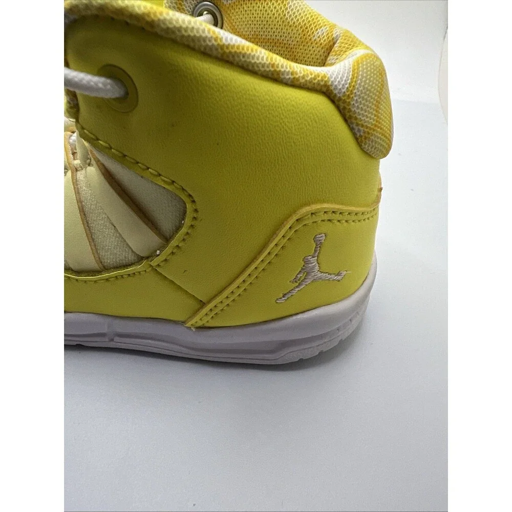 Nike Jordan Max Aura 'Dynamic Yellow' US SIZE 7C AQ9250-701 Shoes Citron EUC